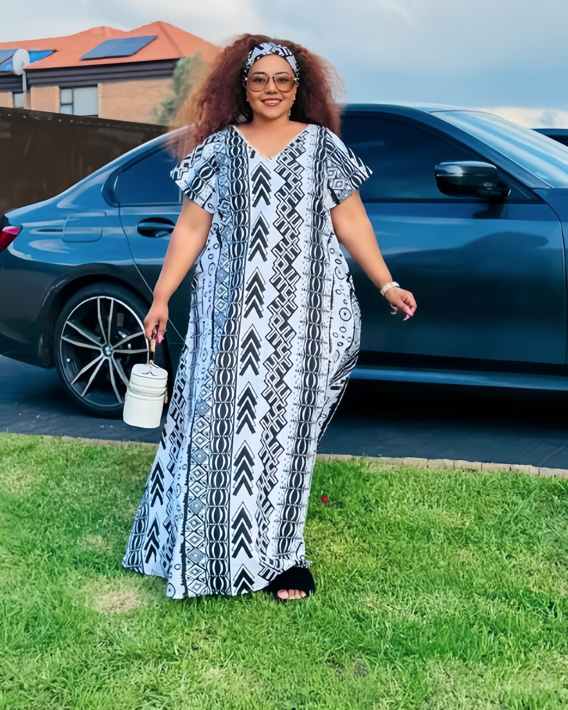Plus size maxi dress with V-neck and geometric print, short sleeves