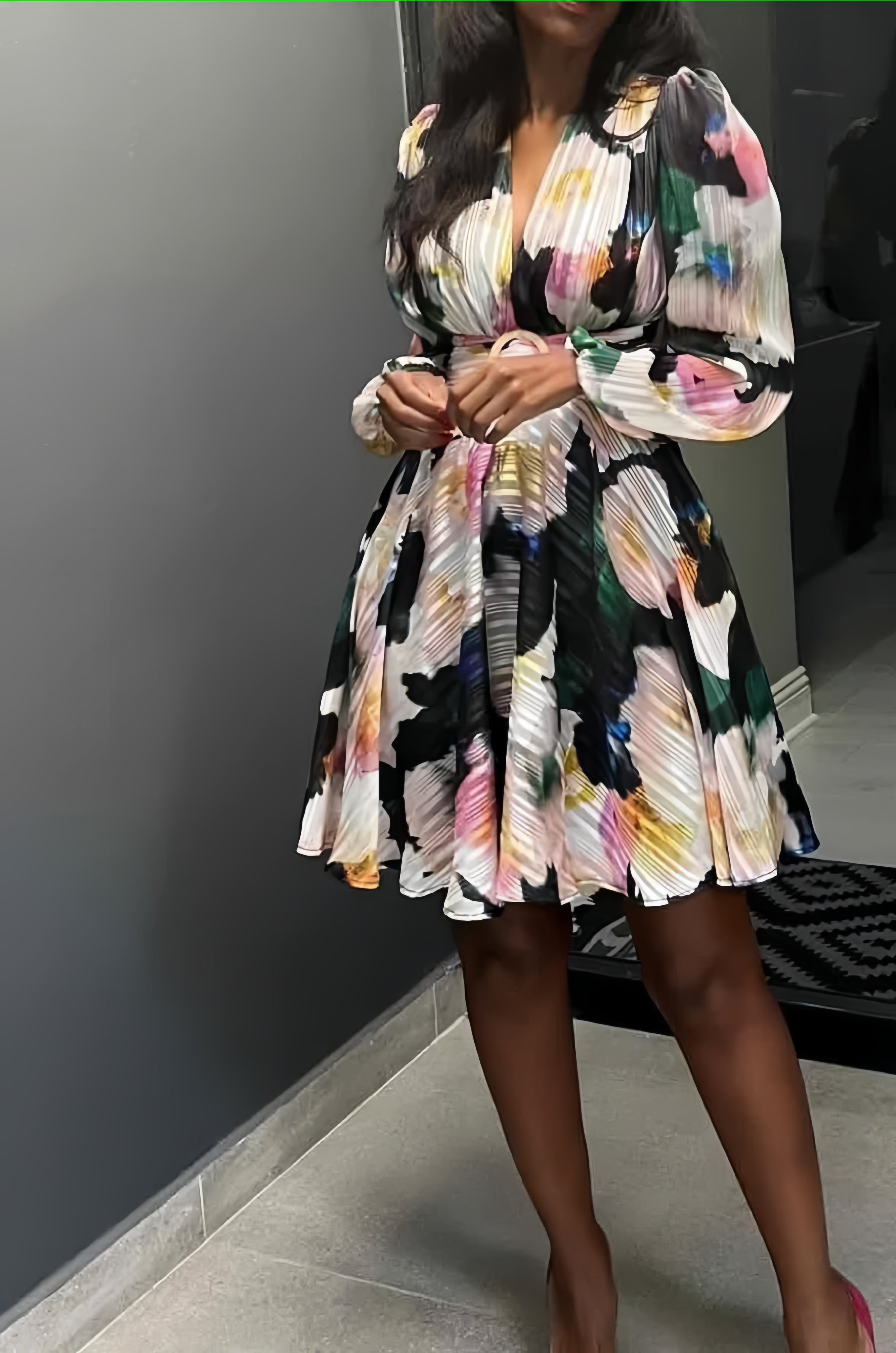 Abstract pleated mini dress with puff sleeves, black base and multicolor print