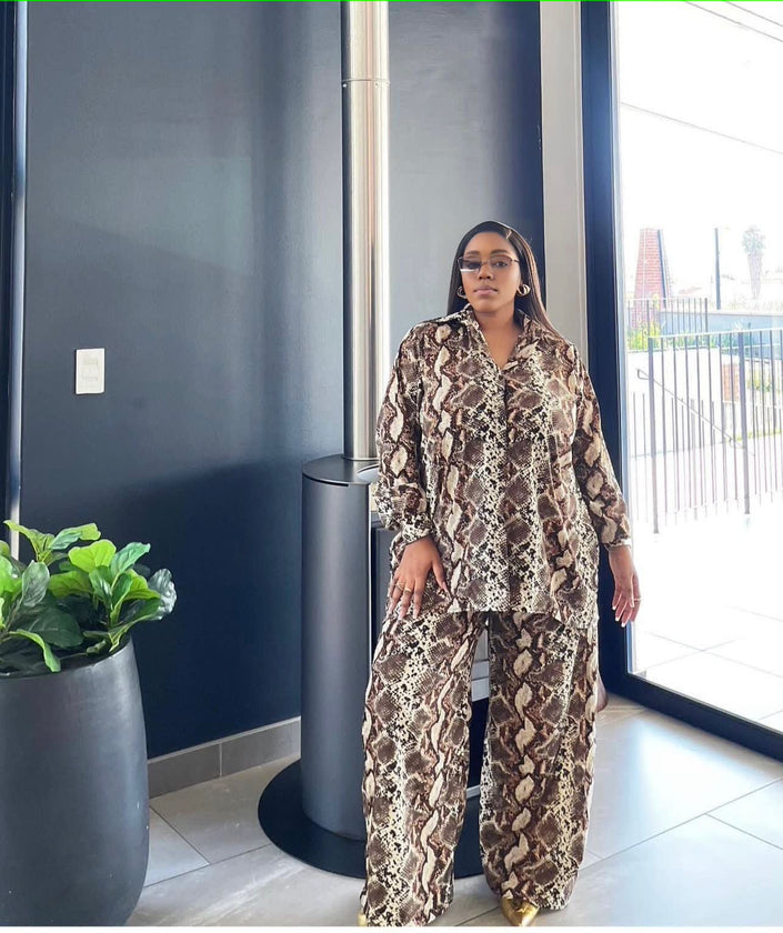 Relaxed-fit printed twin set with long-sleeve V-neck top and wide-leg pants, snake print