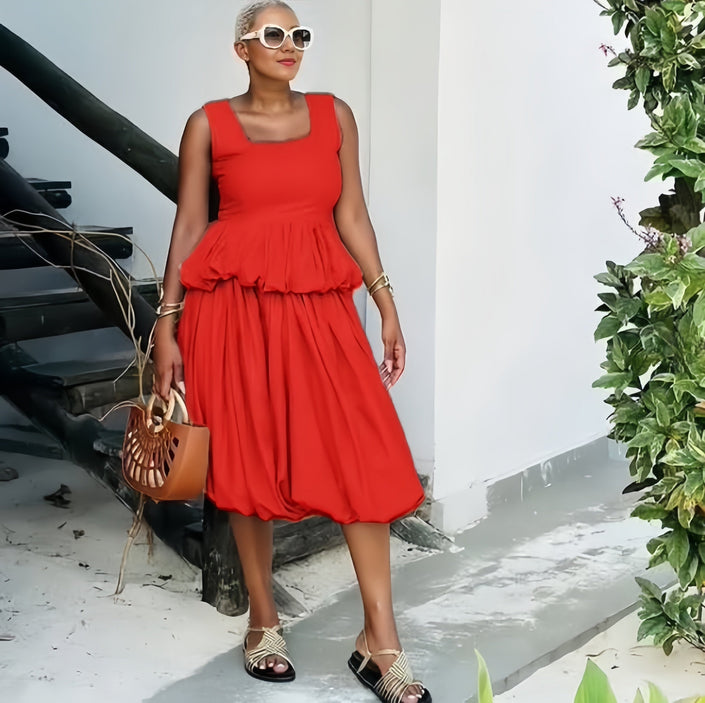 Sleeveless square-neck midi dress in red with tiered bubble hem