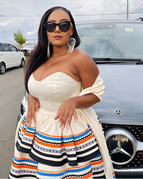 Sweetheart Neckline Strapless Dress with Horizontal Stripe Flare Skirt