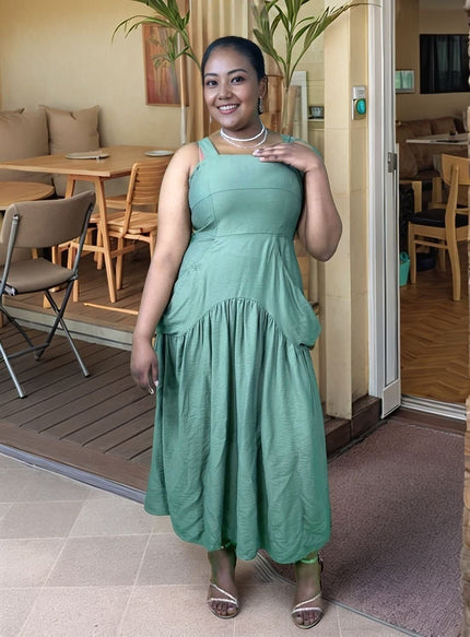 Sleeveless midi dress in teal green, scoop neckline, tiered skirt and gathered waist