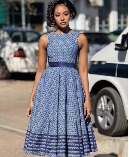 Dress Sleeveless Knee-Length Fit-and-Flare Chic