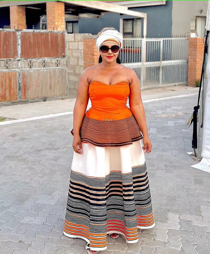 Traditional Flared Skirt Dress with Horizontal Stripes and Fitted Bodice