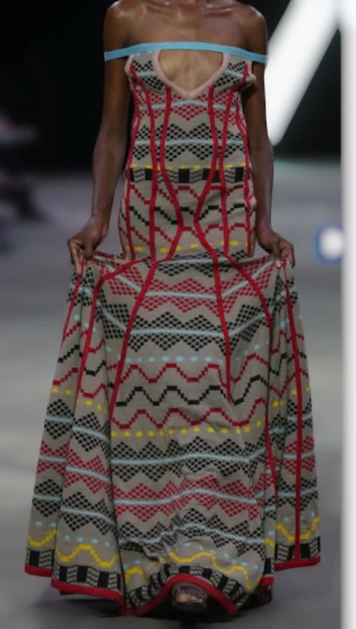 Maxi dress with multicolor geometric print, sleeveless off-shoulder neckline