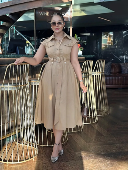 Khaki shirt dress midi with gold buttons, sleeveless collared style