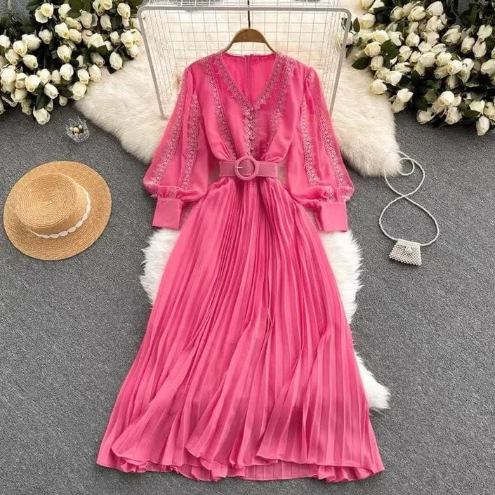 Pink pleated maxi dress, V-neck, long sleeves, waist belt with oval buckle
