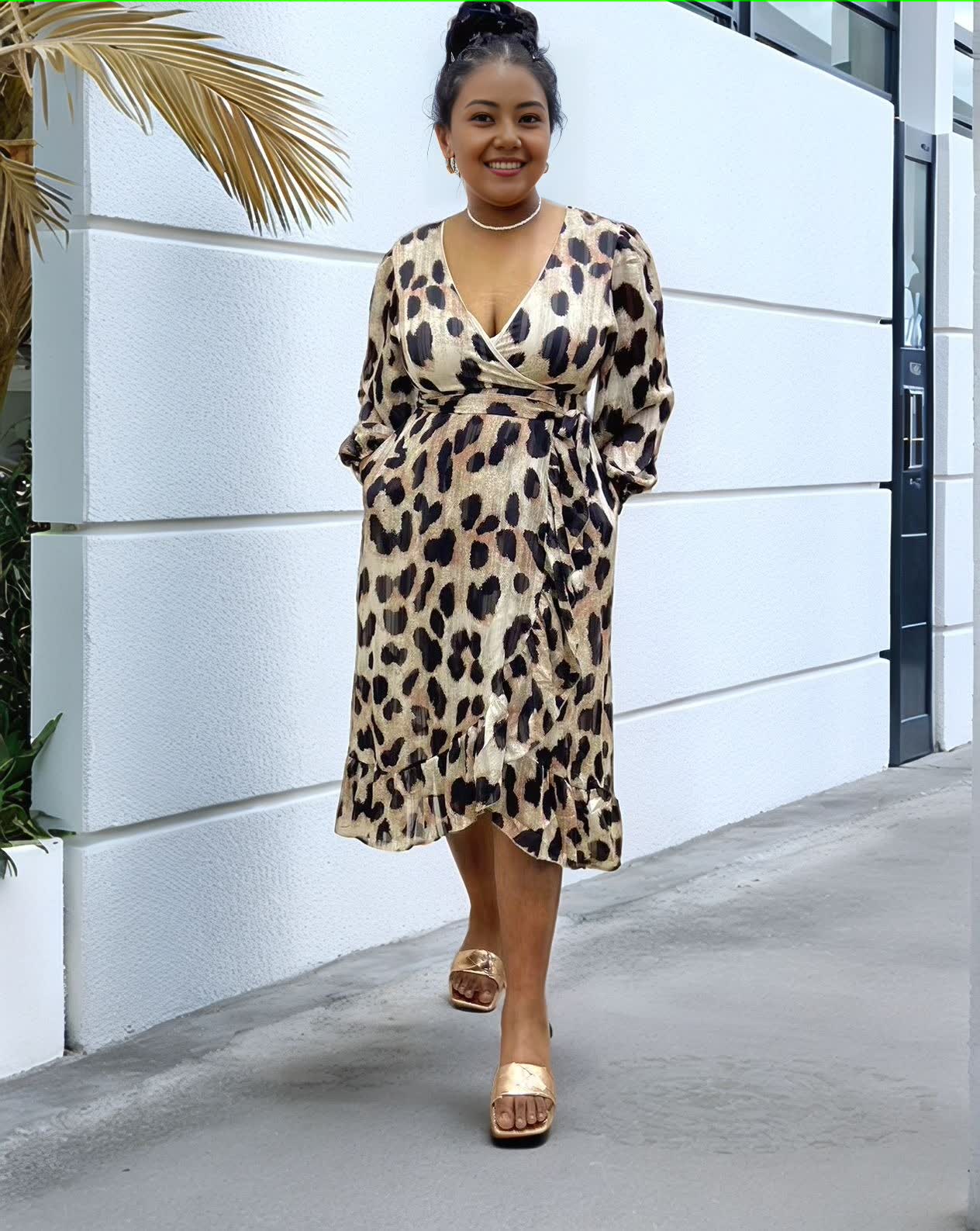 Leopard print midi dress with puff sleeves and V-neck