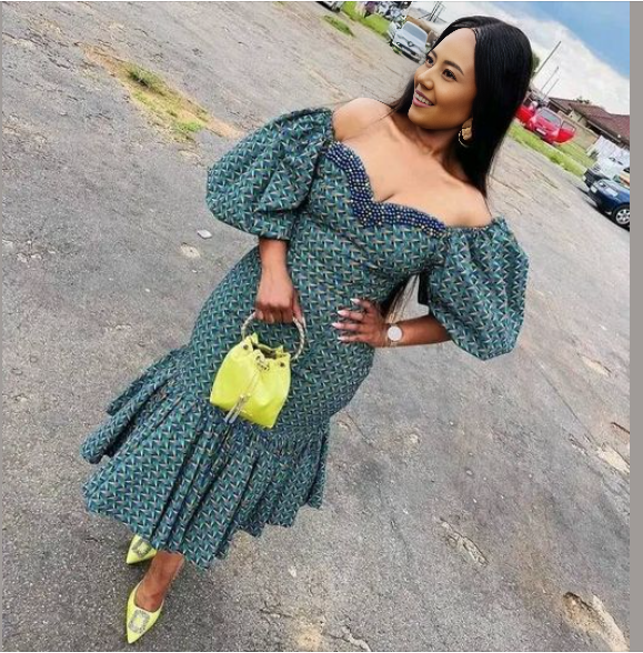 Off-Shoulder Geometric Pattern Mid-Length Dress with Ruffle Accents