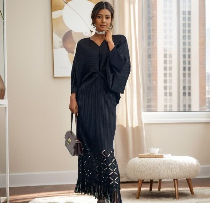 V-neck Loose Knitted Dress with Long Sleeves and Hollow-out Tassel Hem