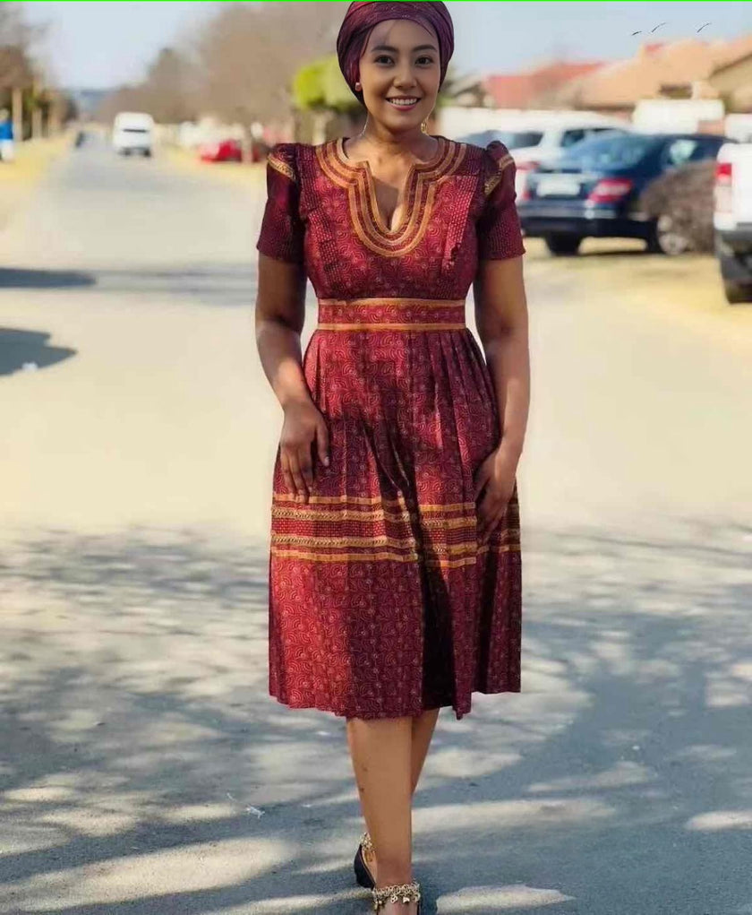 Classic Round Neck Short Sleeve Dress with Horizontal Band Design