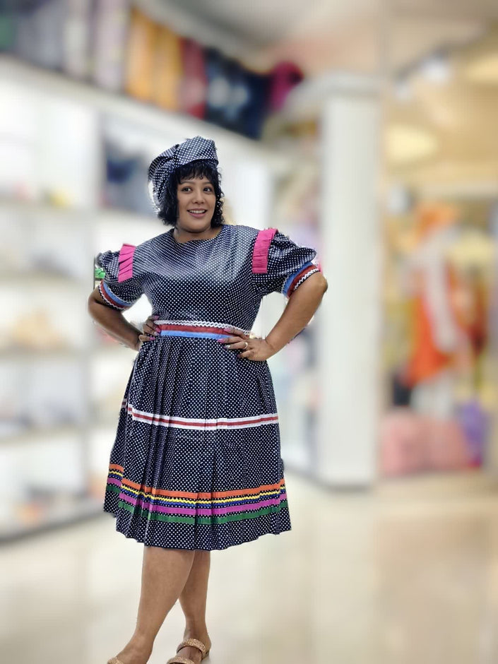 Checkered puff-sleeve dress with multicolor border and short skirt