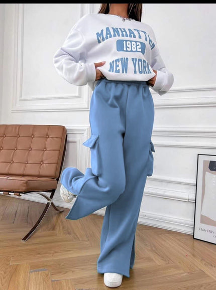 Cropped white sweatshirt with blue “Manhattan 1982” and “New York” graphic