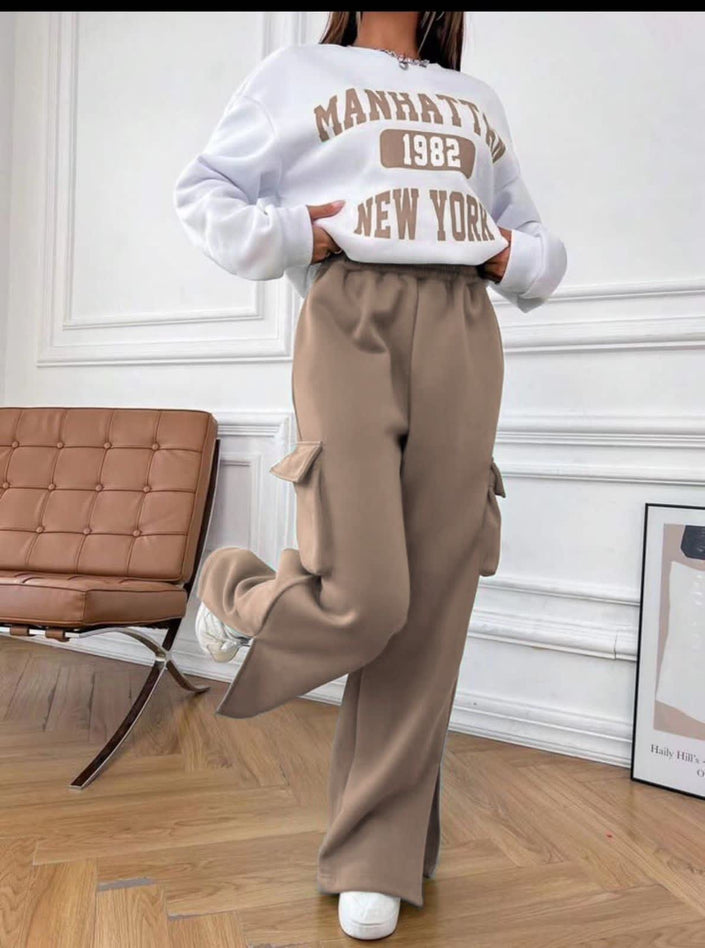 Cropped white sweatshirt with “Manhattan 1982” and “New York” graphic on back