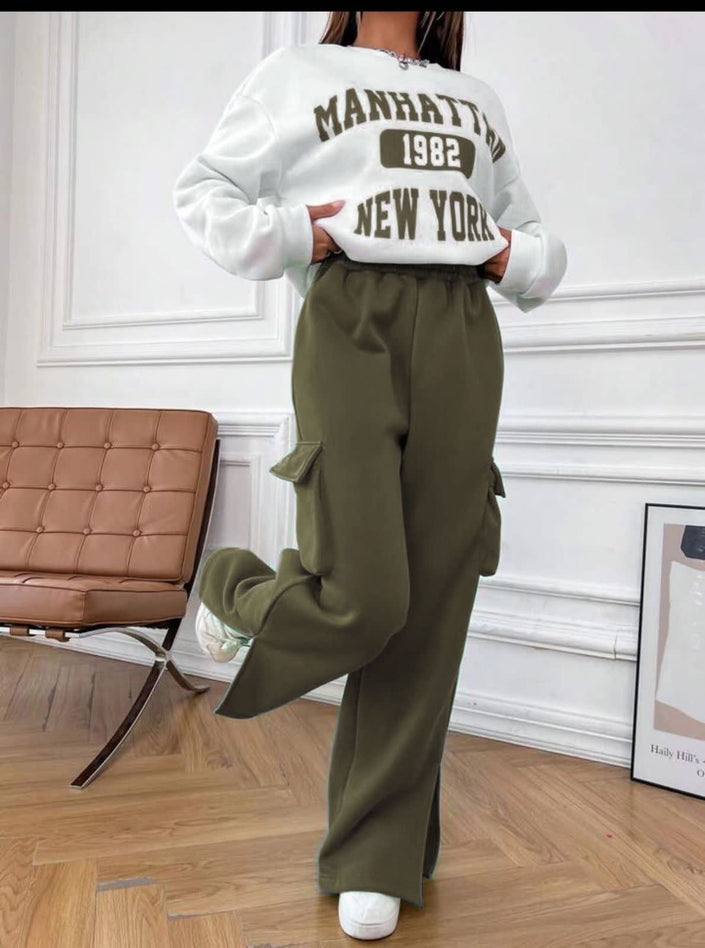 Cropped white sweatshirt with dark “Manhattan 1982” and “New York” graphic