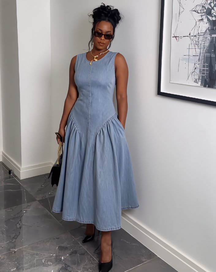 Light blue sleeveless denim midi dress, fitted waist and flared skirt