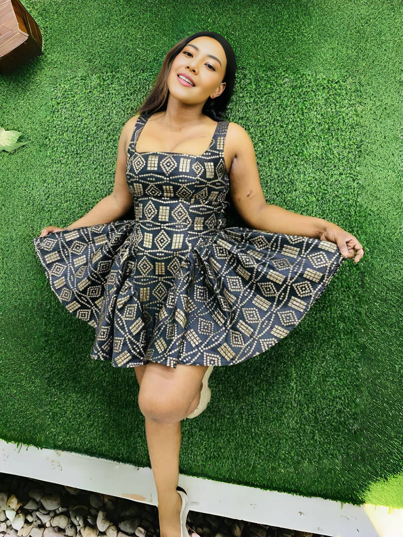Geometric flare dress with square neckline, sleeveless; dark base with light geometric print