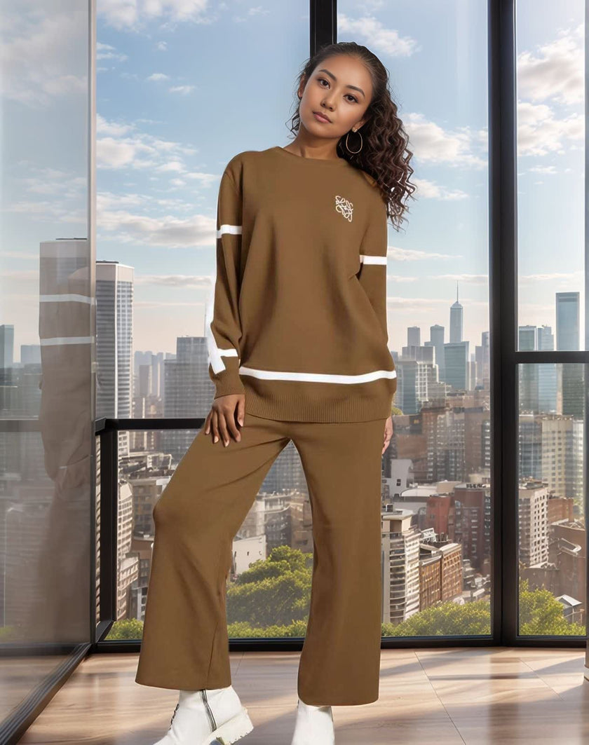 Twin Set Strick: brauner Pullover mit weißen Streifen und weite Hose