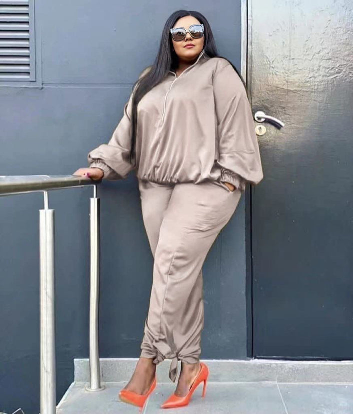 Two-piece stretch waist outfit in taupe: loose long-sleeve top with jogger pants
