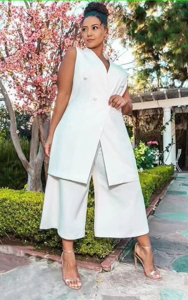 White sleeveless blazer vest and wide-leg pants set, sleeveless notch front