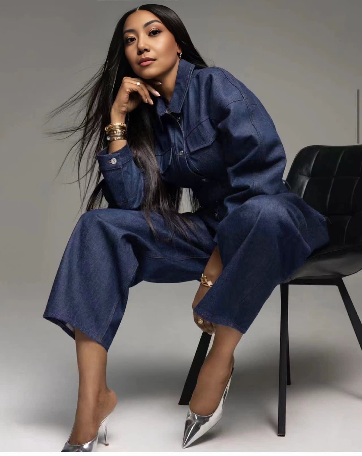 High-waist denim wide-leg pants in dark blue wash, with belt loops