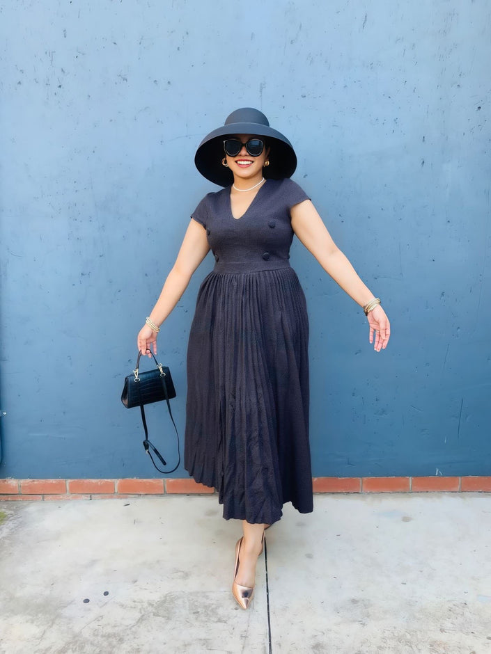 High-waist pleated midi dress, dark V-neck, short sleeves, full gathered skirt