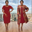 Midi-Kleid bordeaux mit farbig geblümter Manteljacke über den Schultern