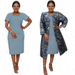 Zweiteiliges Set: Midi-Kleid hellblau mit floral gemusterter Manteljacke in Blau