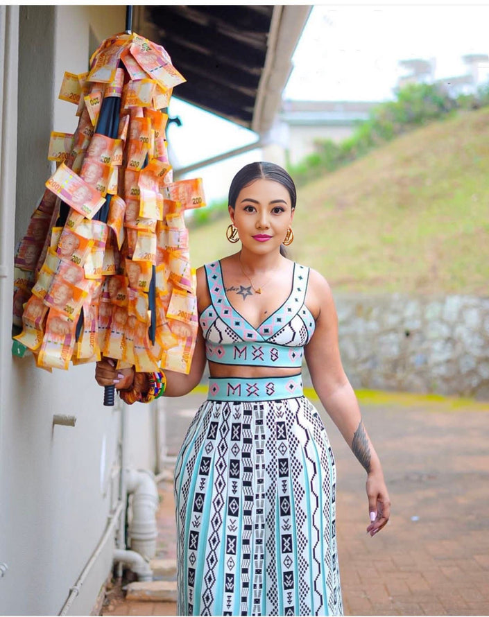 Women’s sleeveless printed maxi dress with V-neck, blue and white geometric pattern